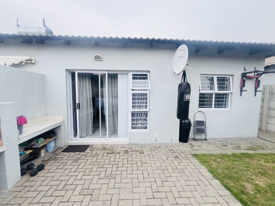 2 Bedroom Property for Sale in Parklands North Western Cape